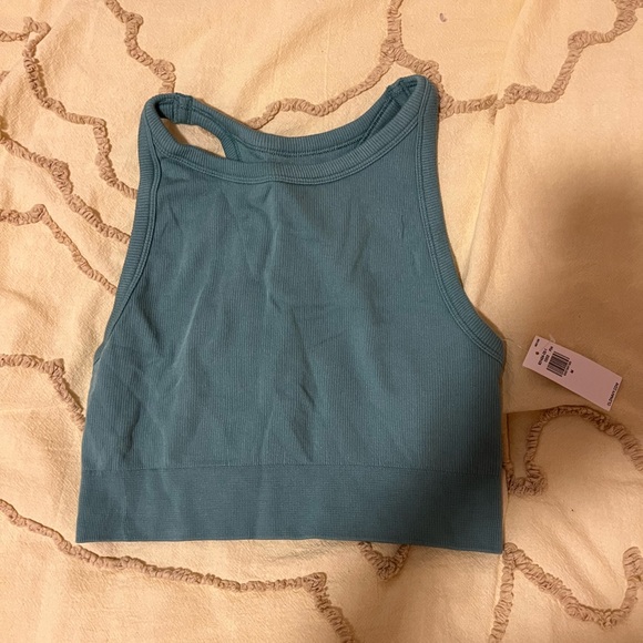 Old Navy Active Cropped Tank - M - Picture 2 of 4